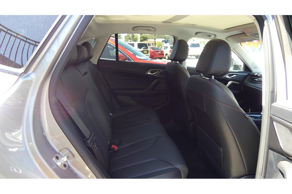 2025 MG HS Essence AS33