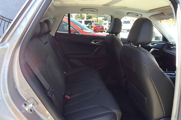 2025 MG HS Essence AS33