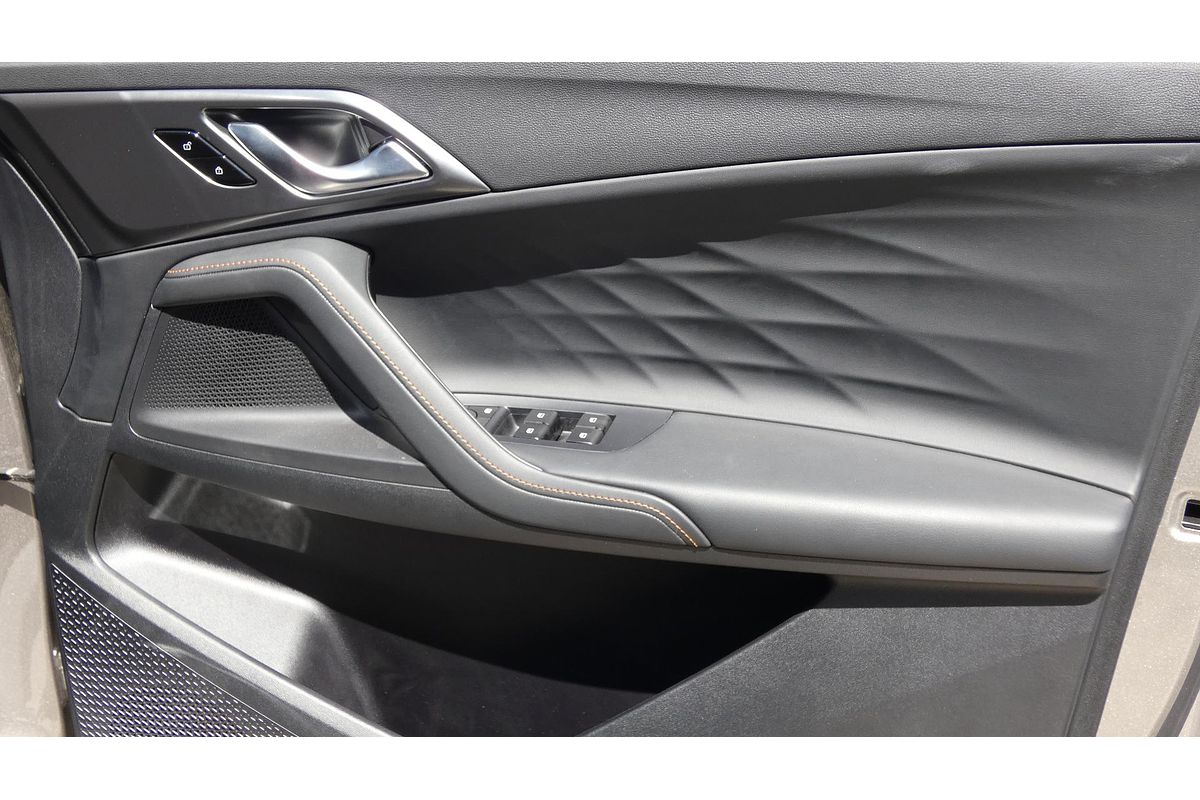 2025 MG HS Essence AS33