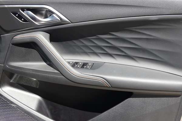 2025 MG HS Essence AS33