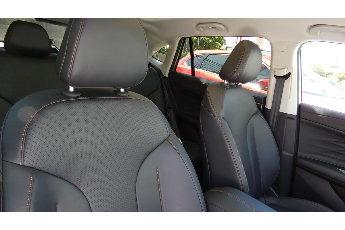 2025 MG HS Essence AS33