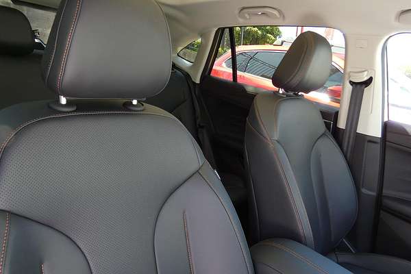 2025 MG HS Essence AS33