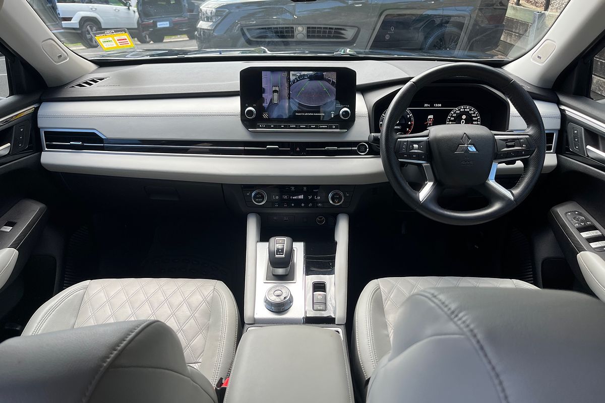 2021 Mitsubishi Outlander Exceed ZM