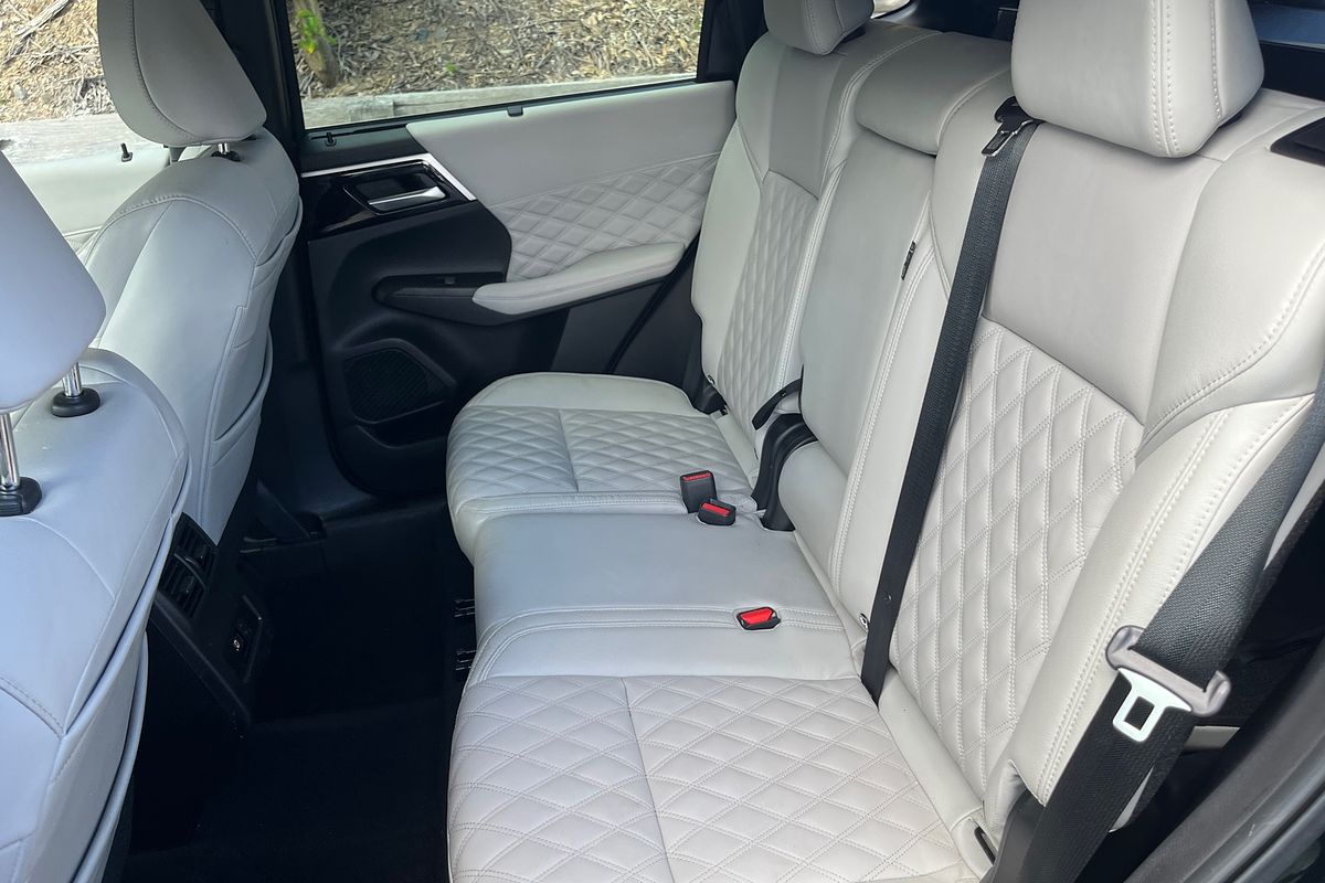 2021 Mitsubishi Outlander Exceed ZM