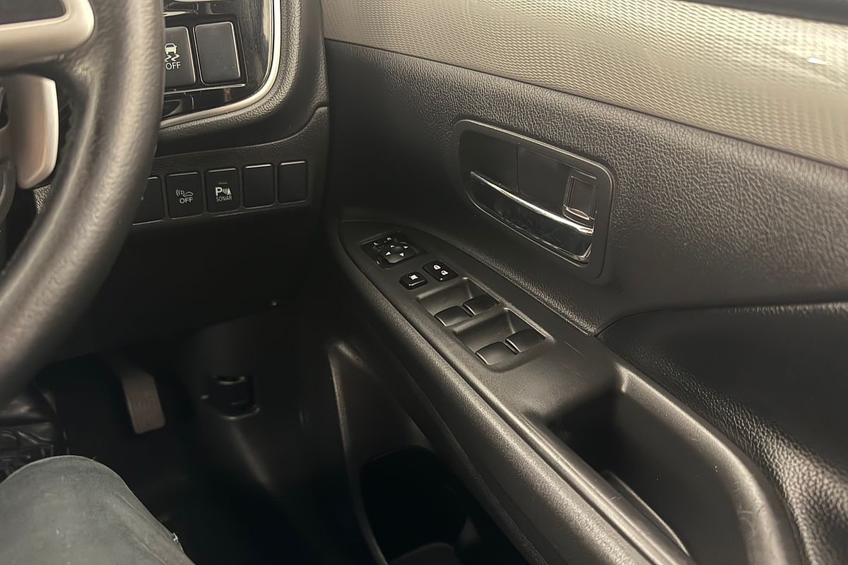 2014 Mitsubishi Outlander PHEV ZJ