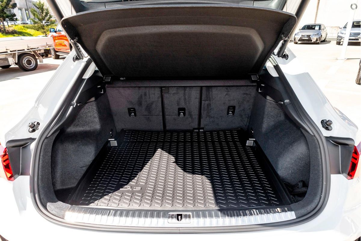 2025 Audi Q3 35 TFSI S line edition F3