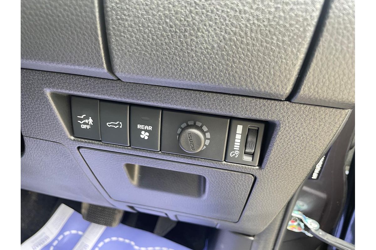 2025 Isuzu MU-X LS-T