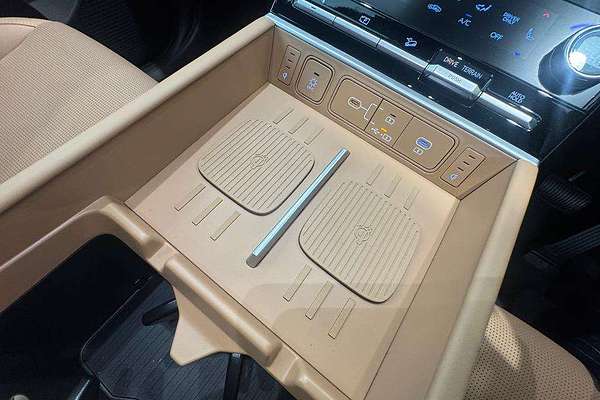 2025 Hyundai Santa Fe Hybrid Calligraphy MX5.V2