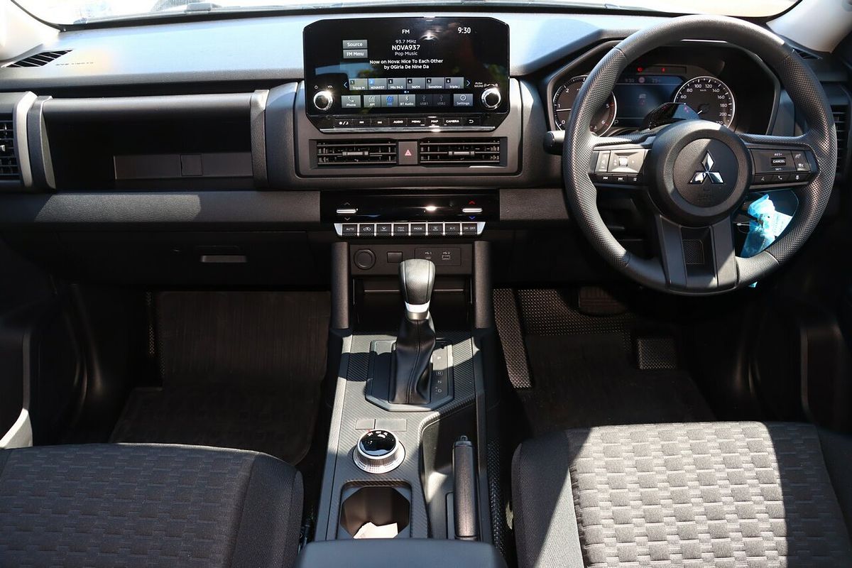 2025 Mitsubishi Triton GLX MV 4X4