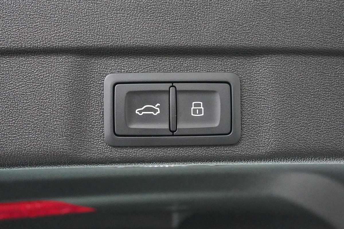 2025 Audi A5 TFSI 150kW S line B10