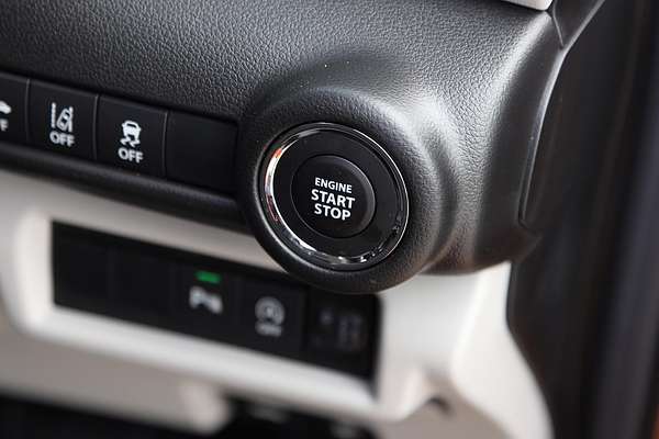 2025 Suzuki Swift Hybrid UZ