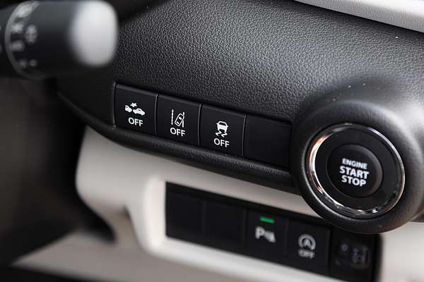 2025 Suzuki Swift Hybrid UZ