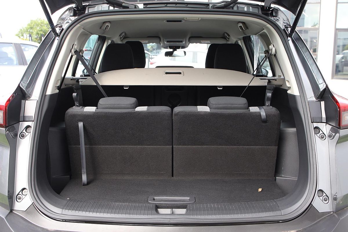 2025 Nissan X-TRAIL ST T33