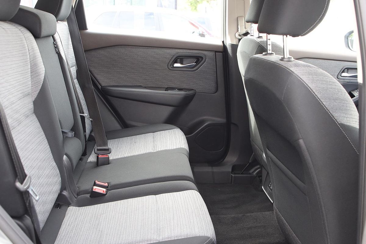 2025 Nissan X-TRAIL ST T33