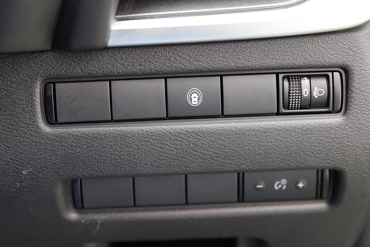 2025 Nissan X-TRAIL ST T33