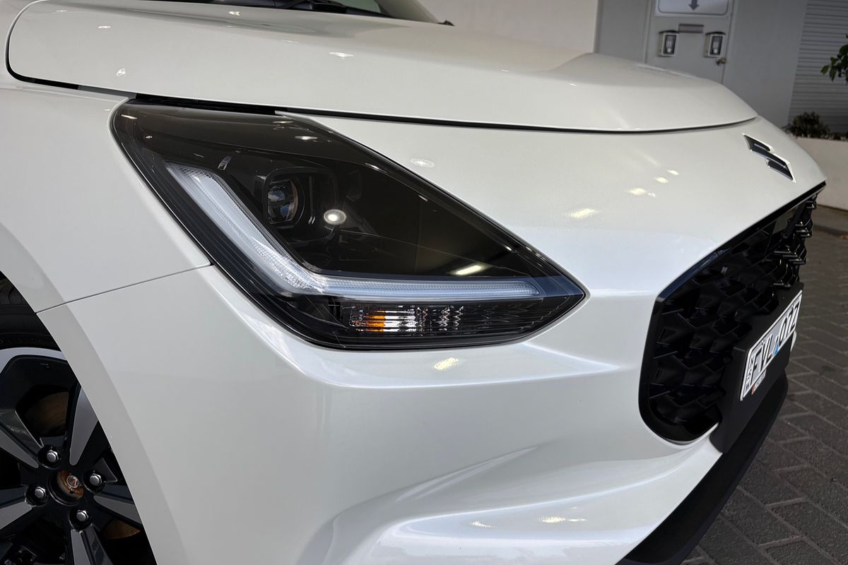 2025 Suzuki Swift Hybrid GLX UZ