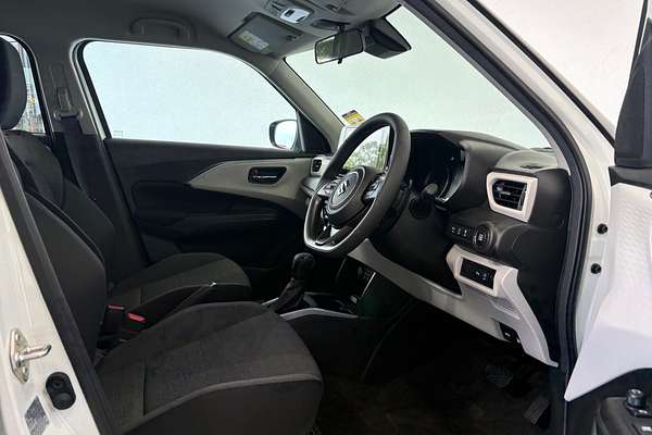 2025 Suzuki Swift Hybrid GLX UZ