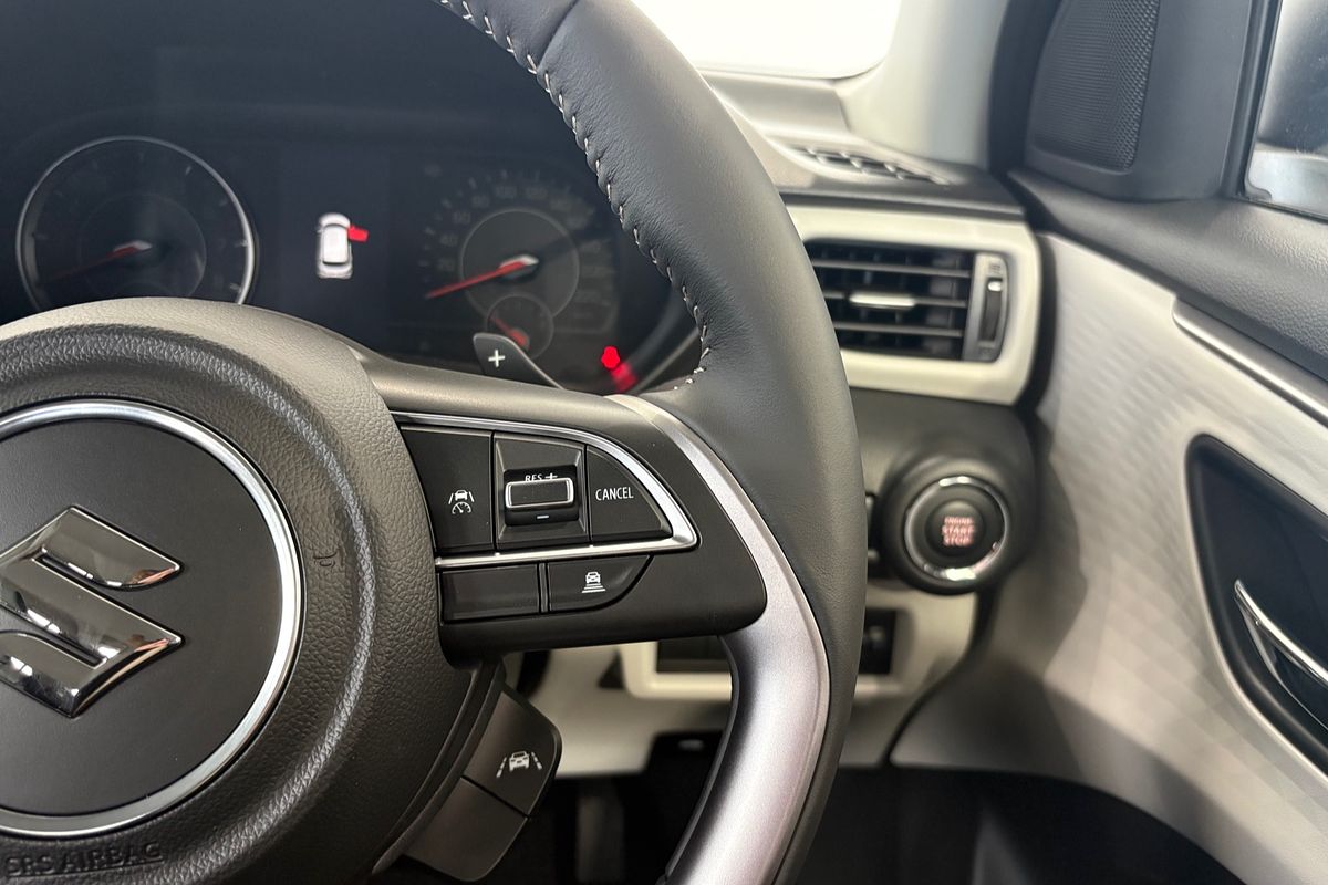 2025 Suzuki Swift Hybrid GLX UZ