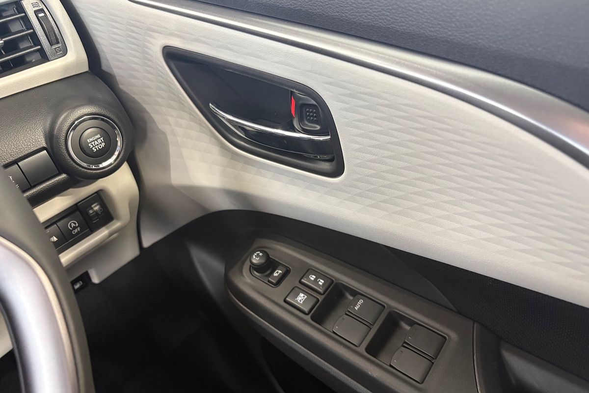 2025 Suzuki Swift Hybrid GLX UZ