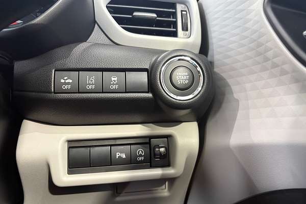 2025 Suzuki Swift Hybrid GLX UZ