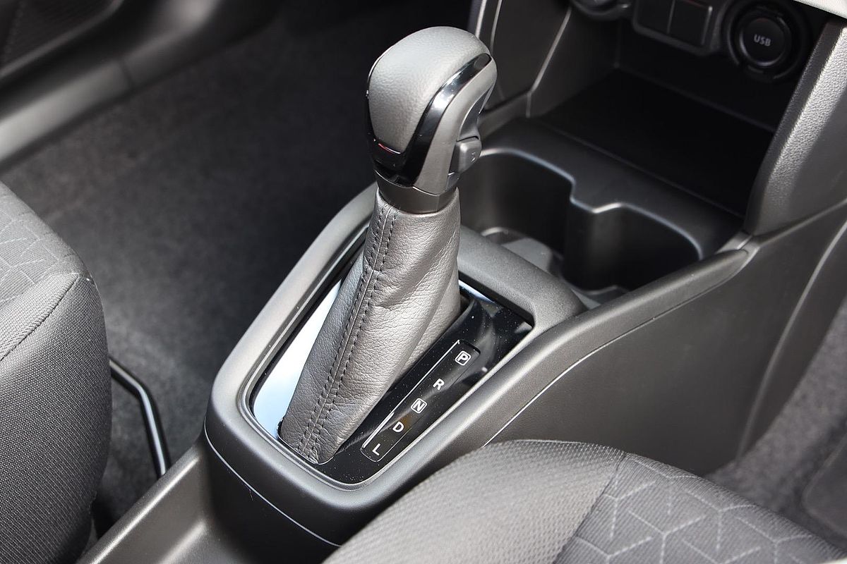 2025 Suzuki Swift Hybrid UZ