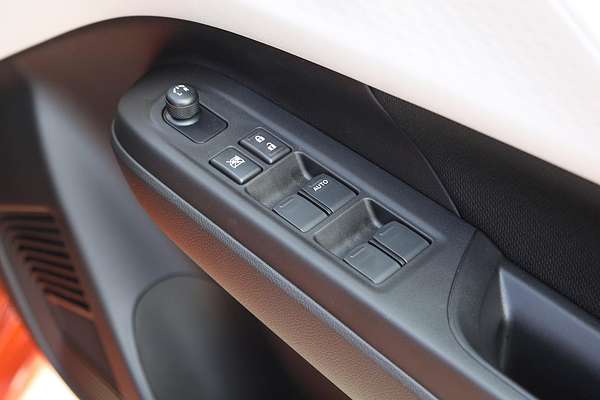 2025 Suzuki Swift Hybrid UZ