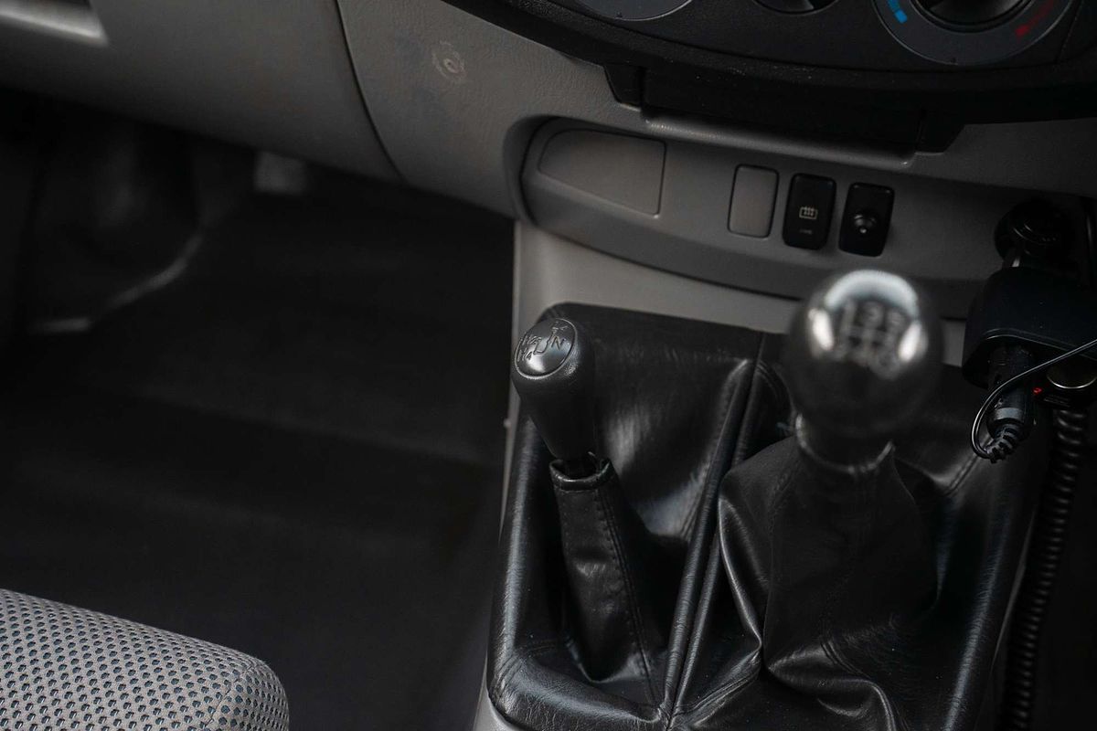 2010 Toyota Hilux SR KUN26R 4X4