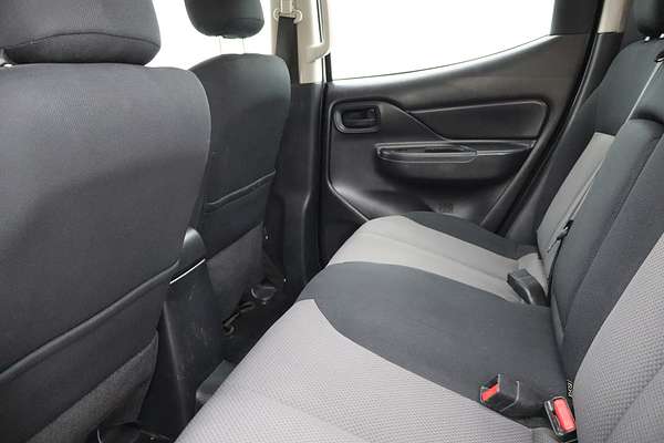 2022 Mitsubishi Triton GLX MR 4X4