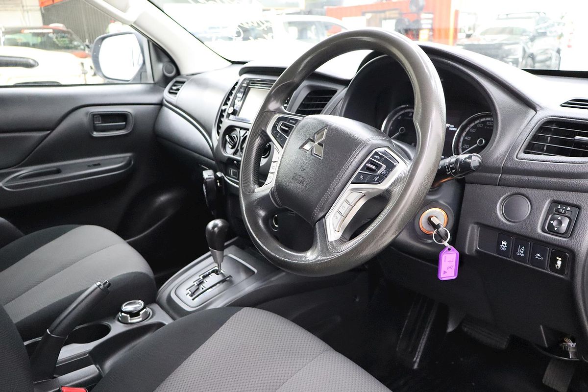 2022 Mitsubishi Triton GLX MR 4X4