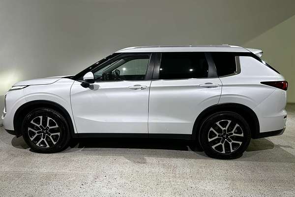 2022 Mitsubishi Outlander LS ZM