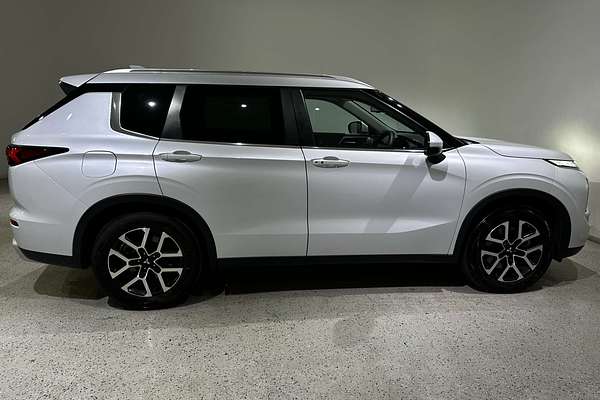 2022 Mitsubishi Outlander LS ZM