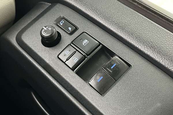 2022 Toyota Hiace Commuter GDH322R ELWB High Roof