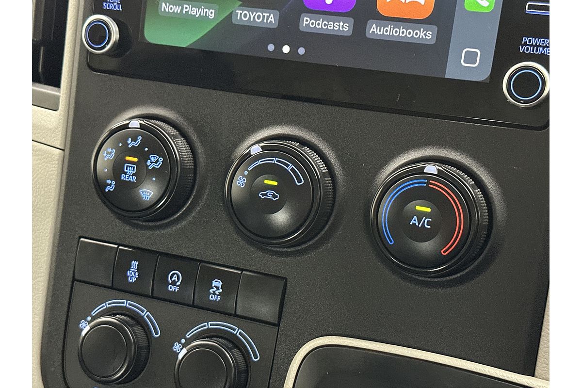 2022 Toyota Hiace Commuter GDH322R ELWB High Roof