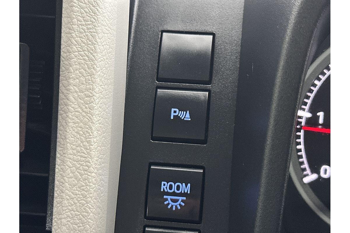 2022 Toyota Hiace Commuter GDH322R ELWB High Roof