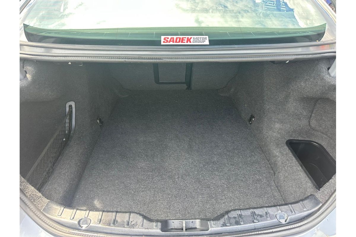 2012 BMW 5 Series 520i F10