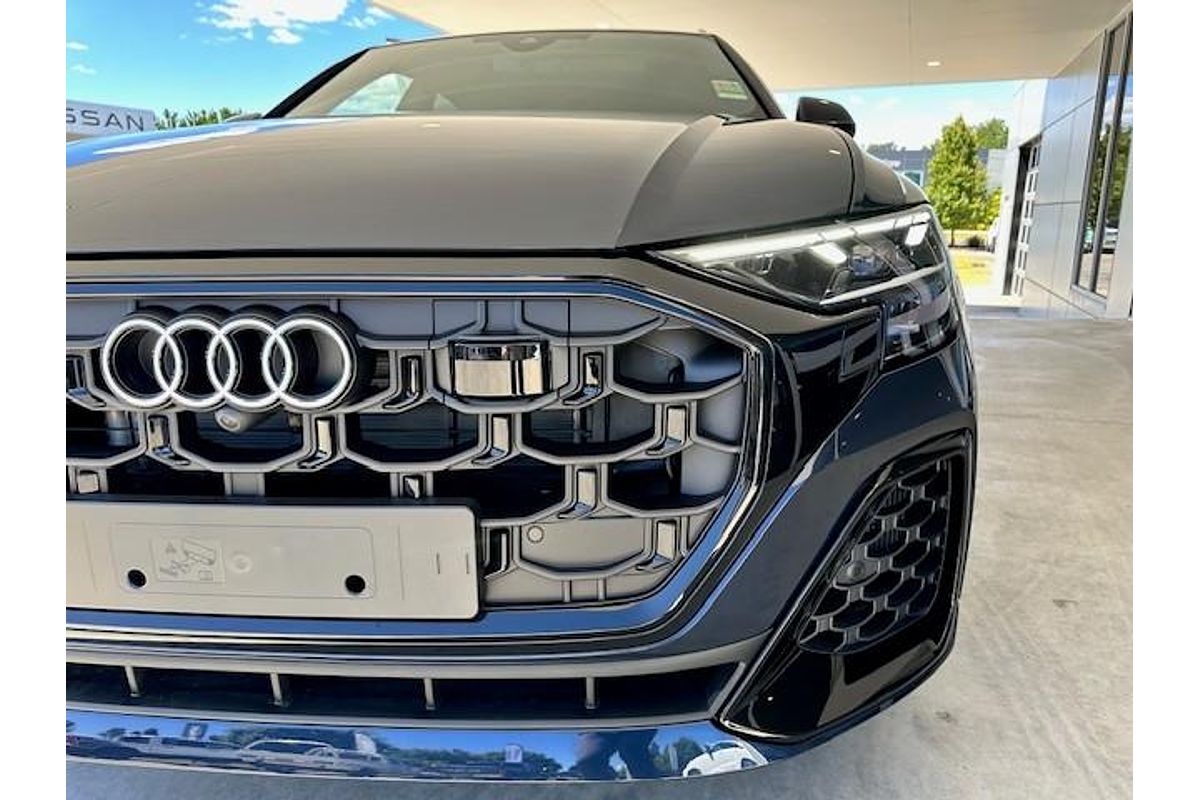 2025 Audi Q8 50 TDI S line F1