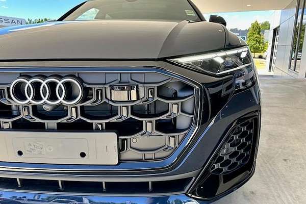 2025 Audi Q8 50 TDI S line F1
