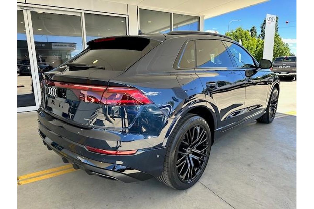 2025 Audi Q8 50 TDI S line F1