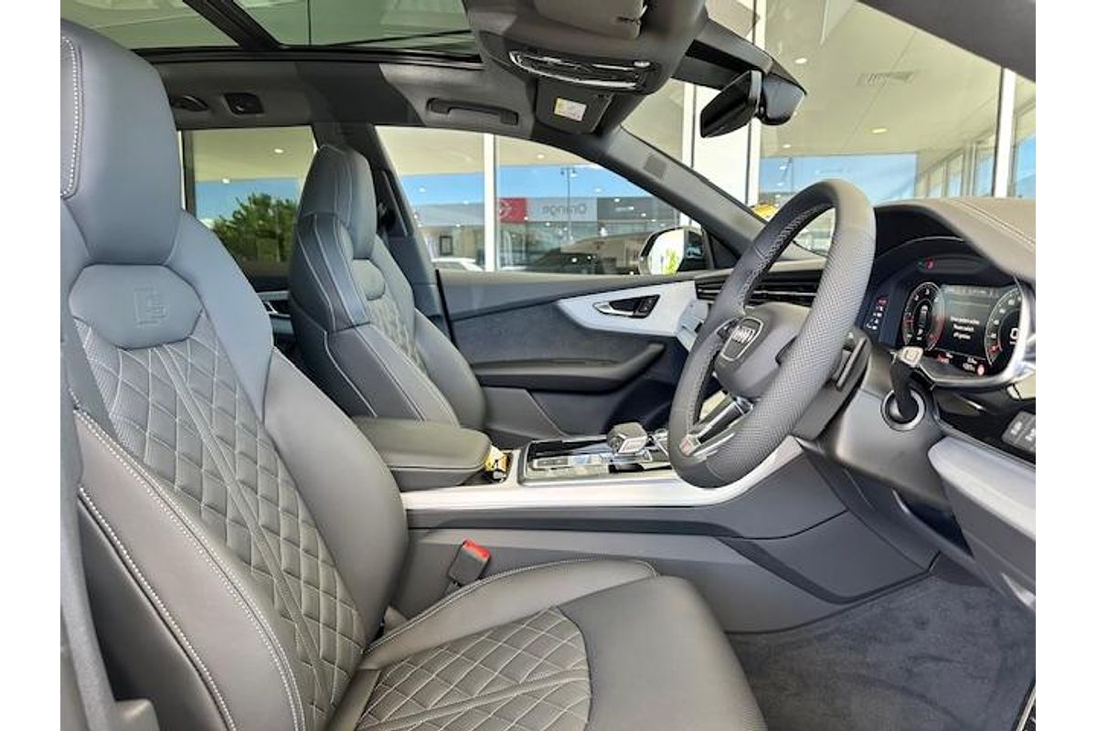 2025 Audi Q8 50 TDI S line F1