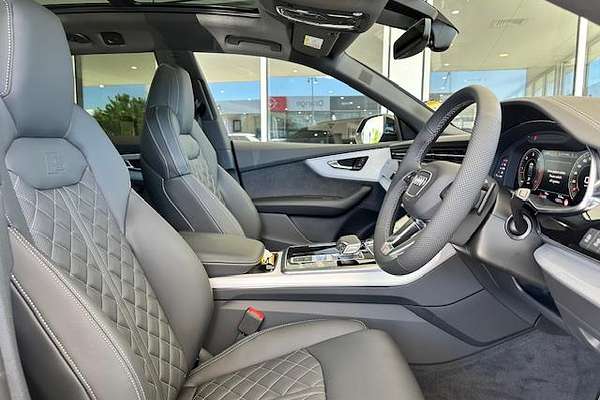 2025 Audi Q8 50 TDI S line F1