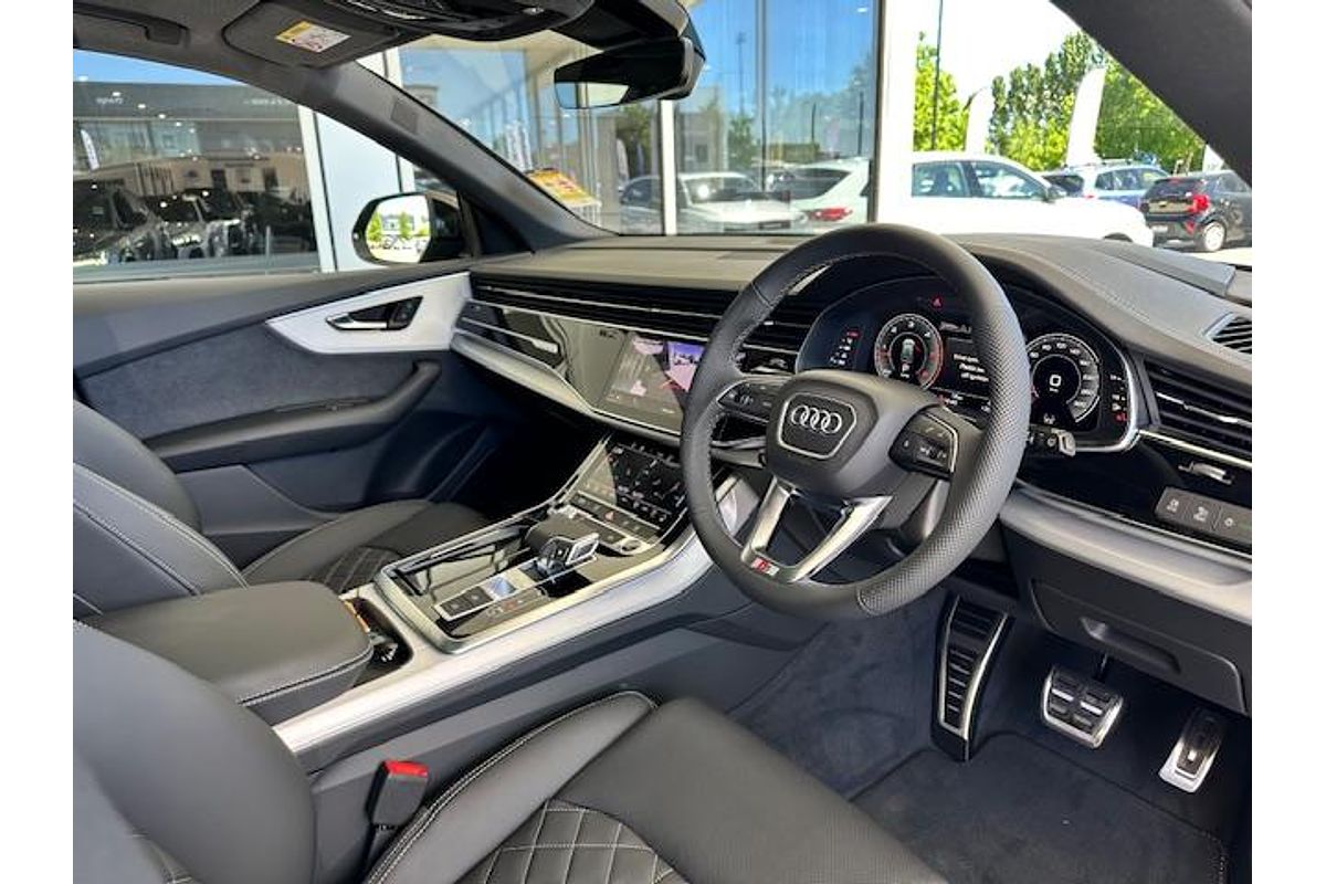 2025 Audi Q8 50 TDI S line F1
