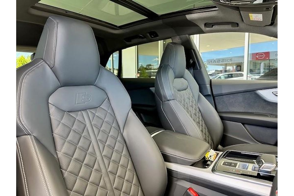 2025 Audi Q8 50 TDI S line F1