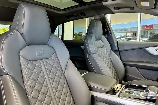 2025 Audi Q8 50 TDI S line F1