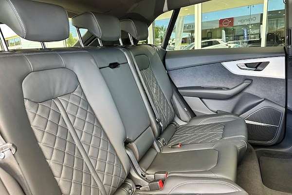 2025 Audi Q8 50 TDI S line F1