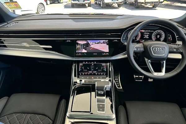 2025 Audi Q8 50 TDI S line F1