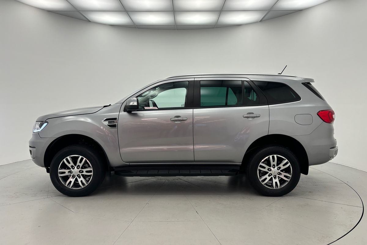 Ford Everest 2022.00 SUV PLATINUM . 3.0L V6 DSL 10 SPD AUTO 4X4 . Ford Everest 2022.00 SUV PLATINUM . 3.0L V6 DSL 10 SPD AUTO 4X4 .