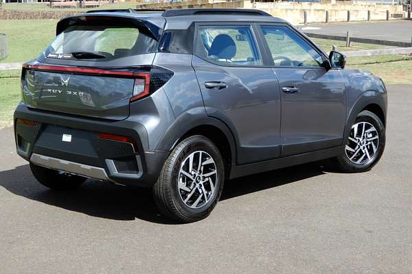 2025 Mahindra XUV 3XO AX5L