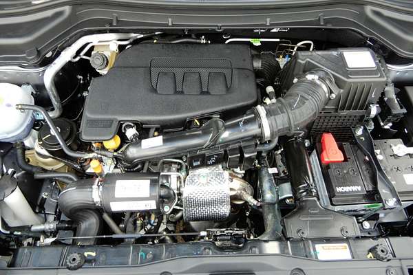 2025 Mahindra XUV 3XO AX5L