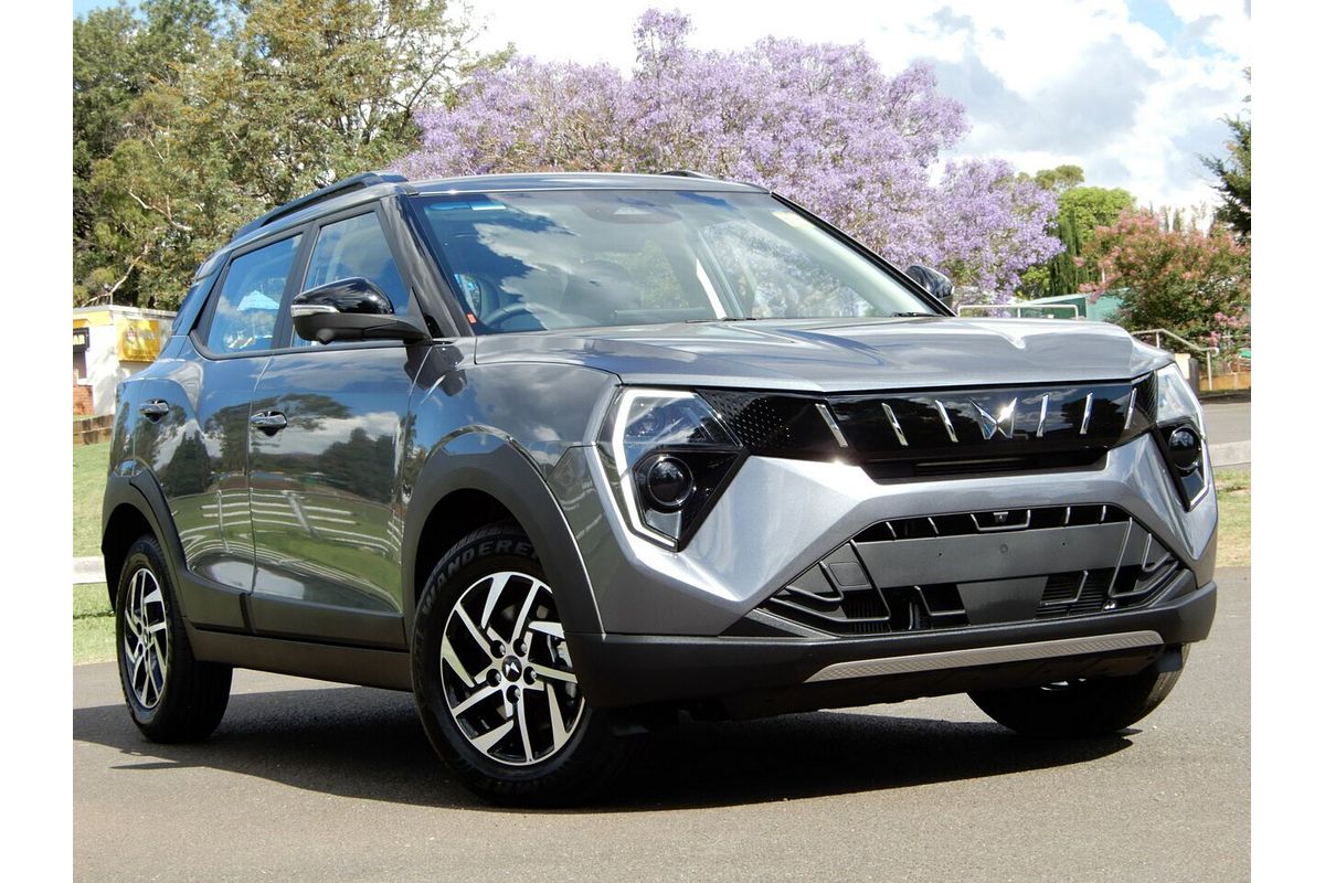 2025 Mahindra XUV 3XO AX5L
