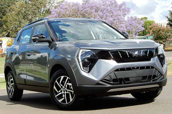 2025 Mahindra XUV 3XO AX5L